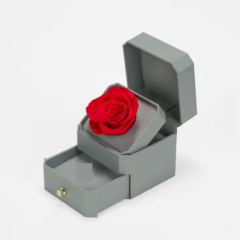 Ewige Rosen Schmuckbox mit konservierten Rosen