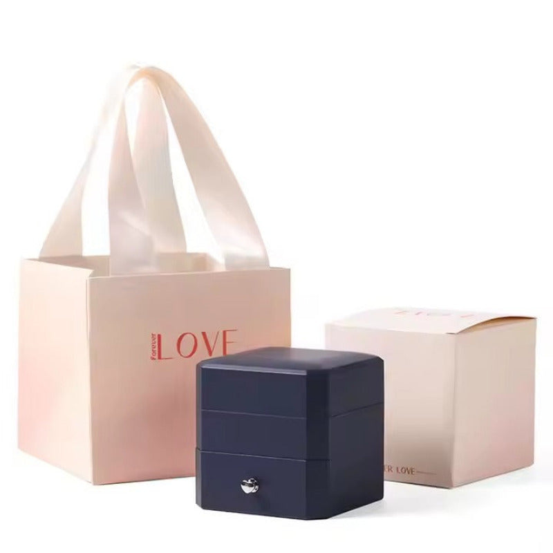 Ewige Rosen Schmuckbox mit konservierten Rosen